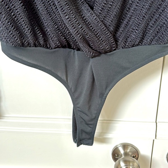 3/$15! Dynamite Deep V Neck Body Suit. Size L - Picture 5 of 7